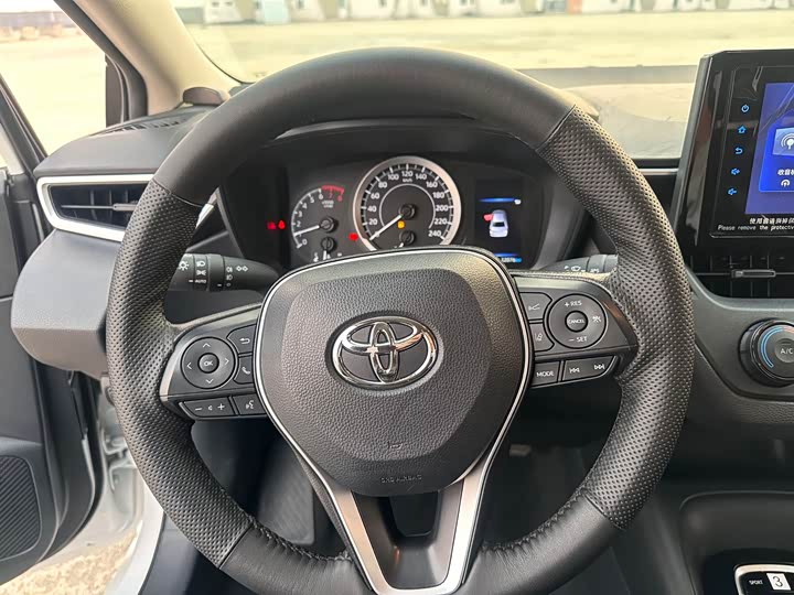 Фото 9 - Toyota Corolla