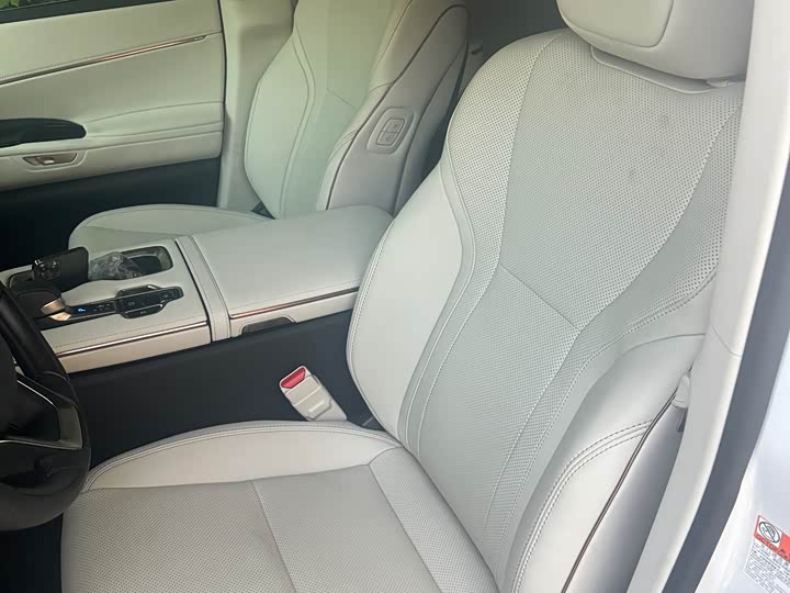 Фото 2 - Lexus LM