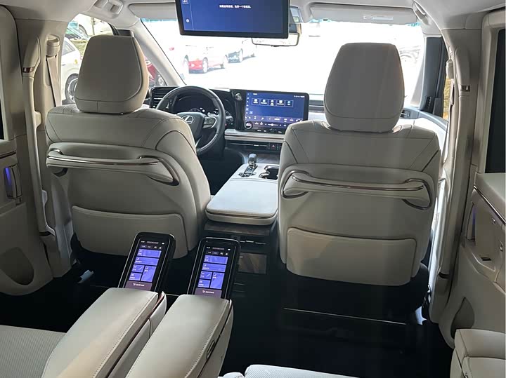 Фото 4 - Lexus LM