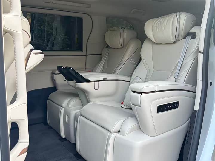 Фото 5 - Lexus LM