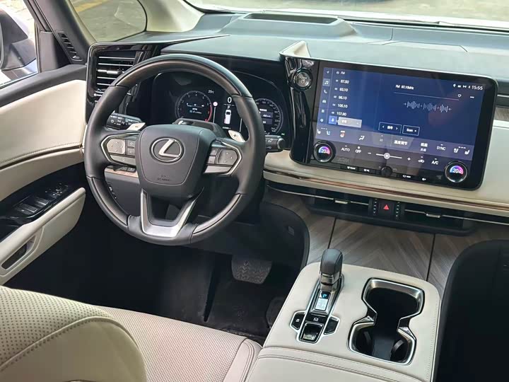 Фото 7 - Lexus LM