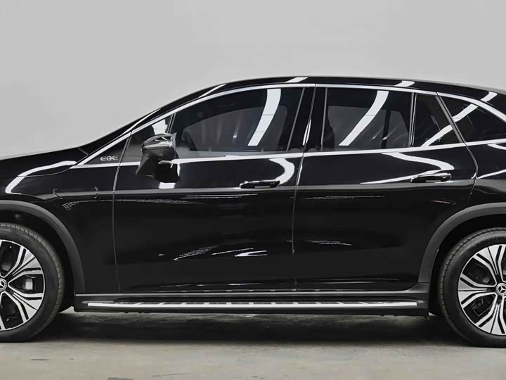 Фото 18 - Mercedes-Benz EQE SUV