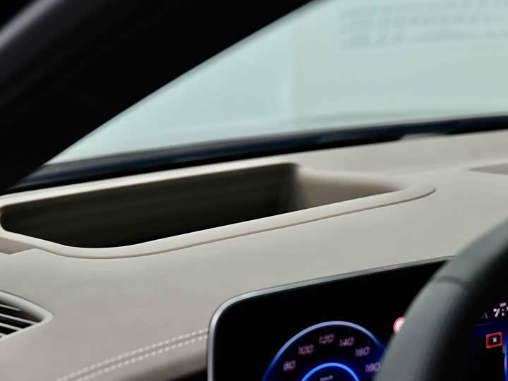 Фото 19 - Mercedes-Benz EQE SUV