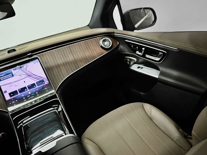 Фото 24 - Mercedes-Benz EQE SUV