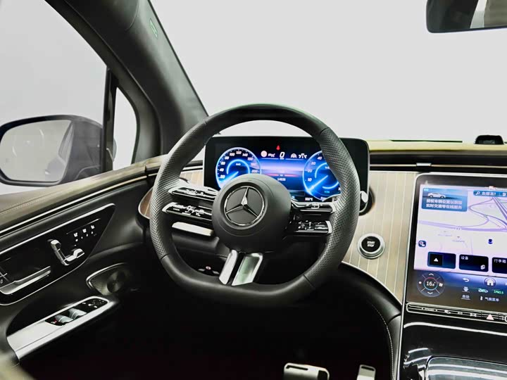 Фото 25 - Mercedes-Benz EQE SUV