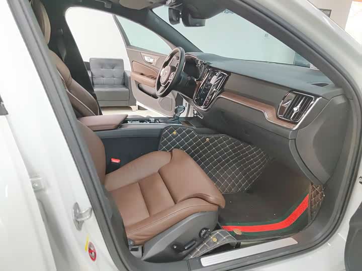 Фото 12 - Volvo S60