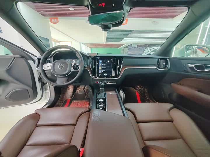 Фото 14 - Volvo S60