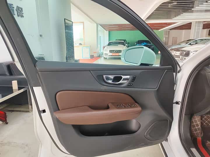 Фото 21 - Volvo S60