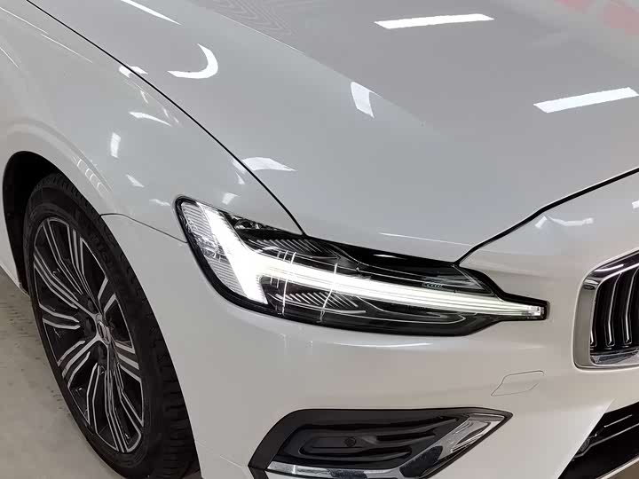 Фото 8 - Volvo S60