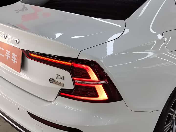 Фото 9 - Volvo S60