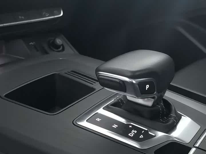 Фото 13 - Audi Q5L