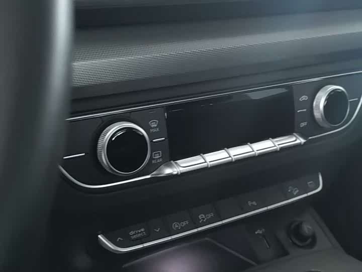 Фото 14 - Audi Q5L