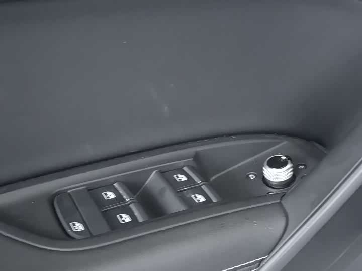 Фото 16 - Audi Q5L