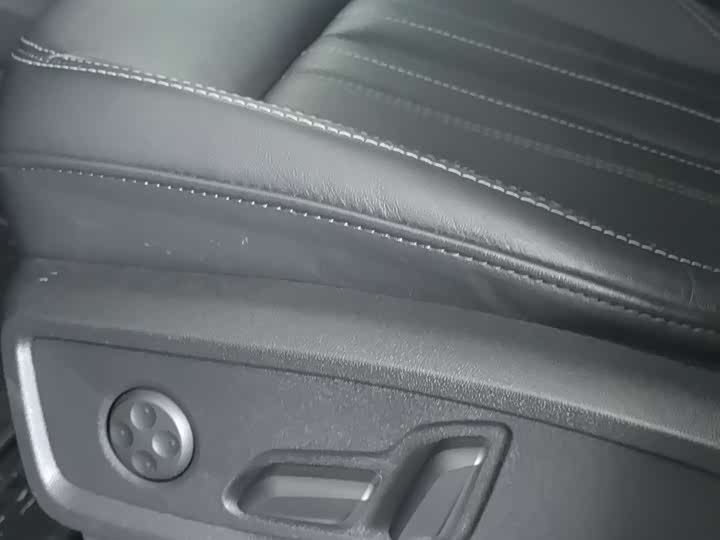 Фото 17 - Audi Q5L