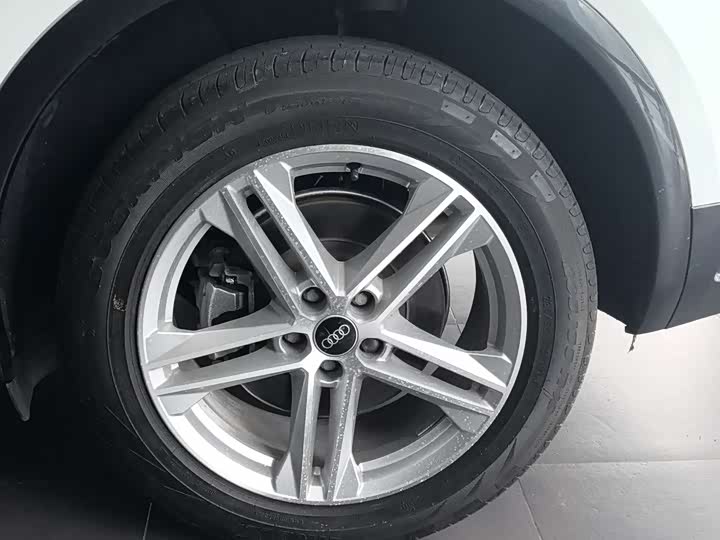 Фото 18 - Audi Q5L