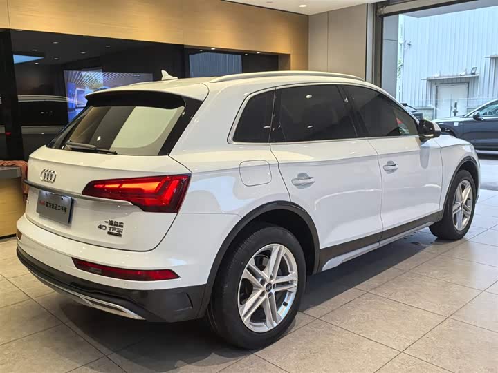 Фото 6 - Audi Q5L