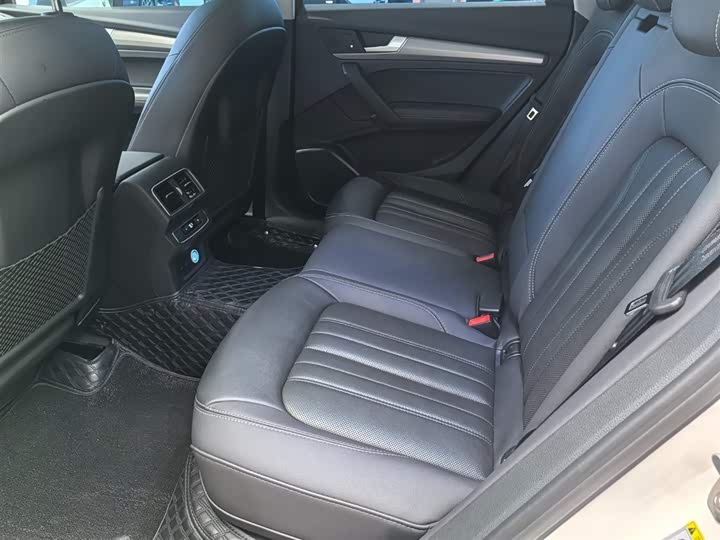 Фото 8 - Audi Q5L