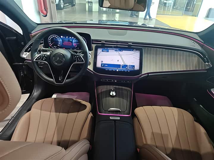 Фото 10 - Mercedes-Benz E-Class