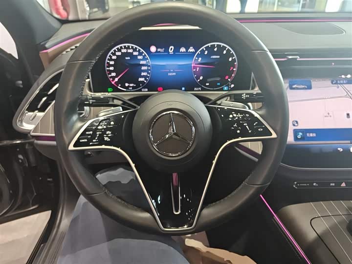 Фото 11 - Mercedes-Benz E-Class