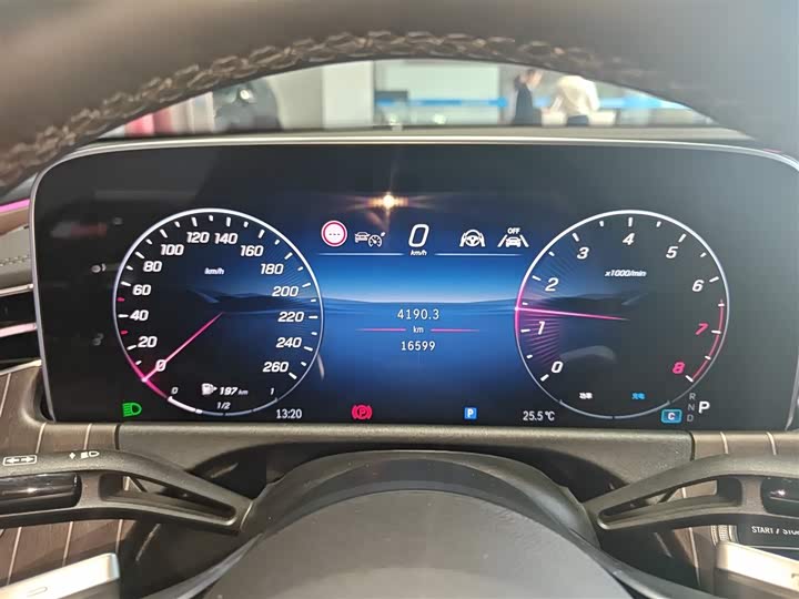 Фото 12 - Mercedes-Benz E-Class