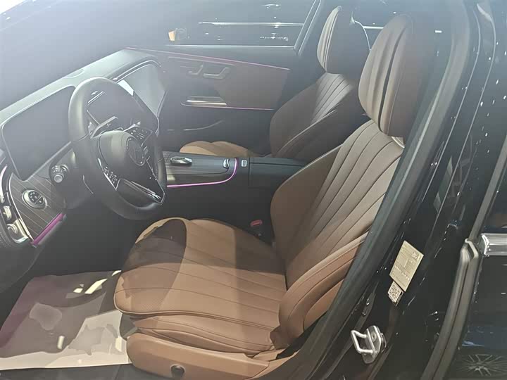 Фото 15 - Mercedes-Benz E-Class