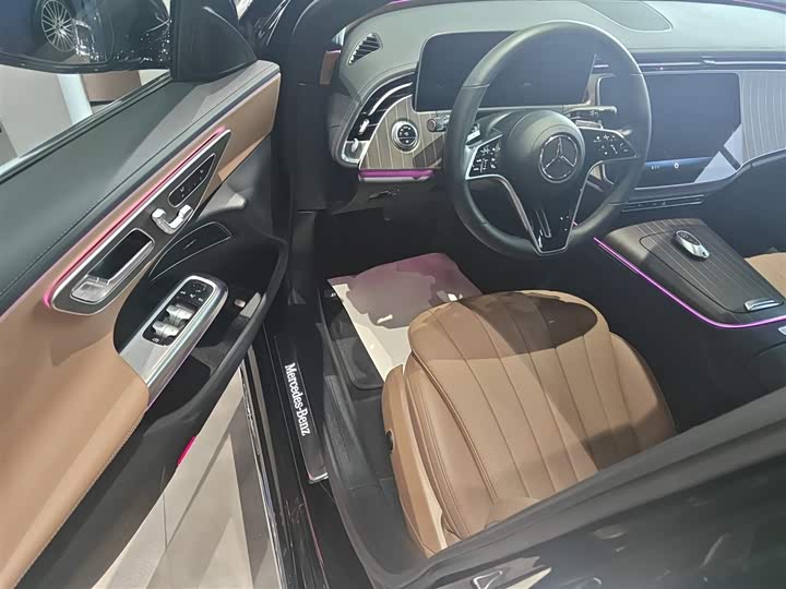 Фото 16 - Mercedes-Benz E-Class