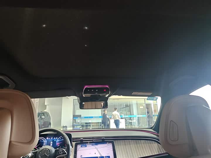 Фото 18 - Mercedes-Benz E-Class