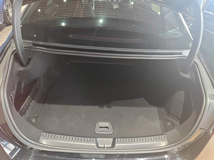 Фото 19 - Mercedes-Benz E-Class