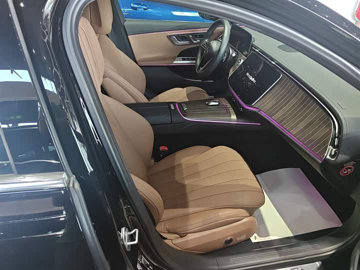 Фото 25 - Mercedes-Benz E-Class