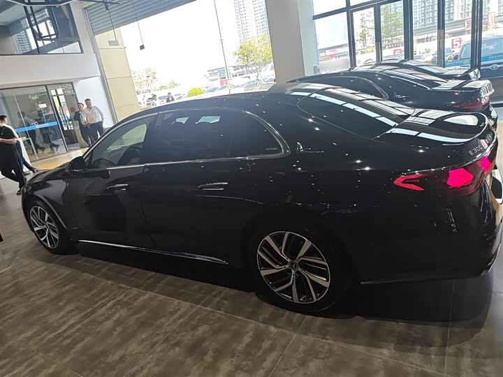 Фото 5 - Mercedes-Benz E-Class