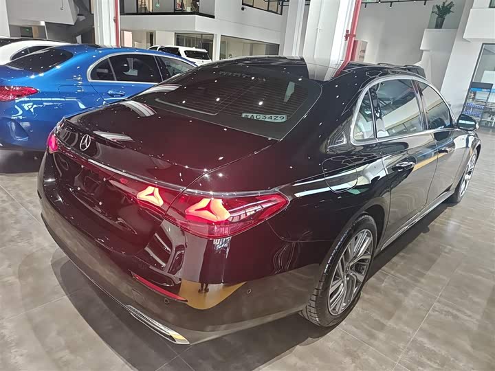 Фото 7 - Mercedes-Benz E-Class