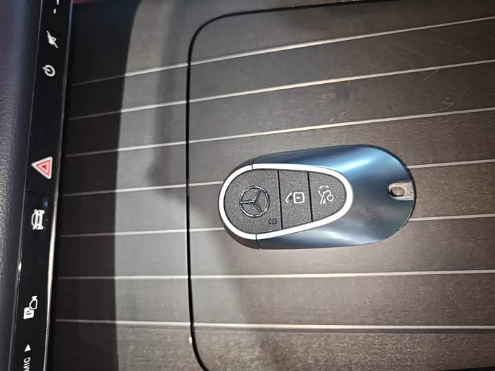 Фото 9 - Mercedes-Benz E-Class