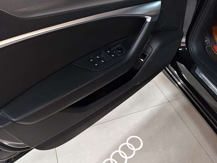 Фото 13 - Audi A6L