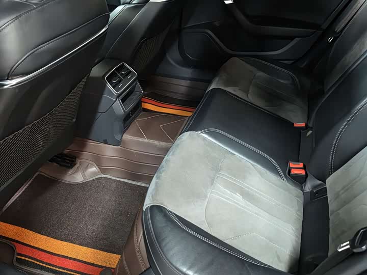 Фото 14 - Audi A6L