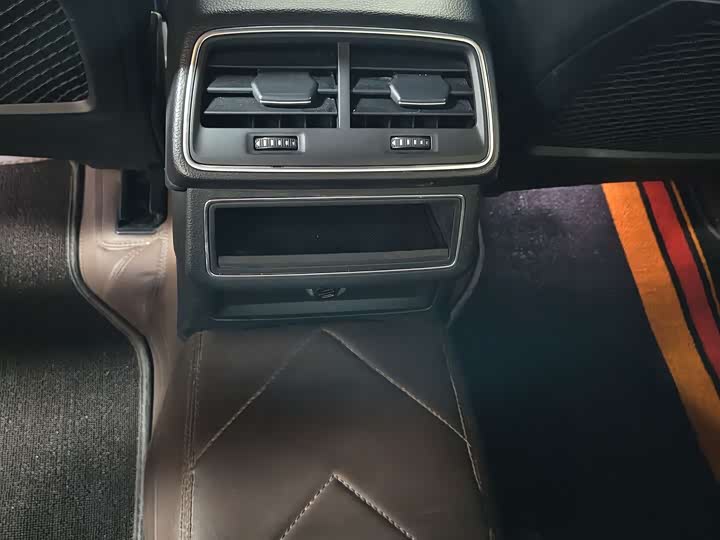 Фото 15 - Audi A6L