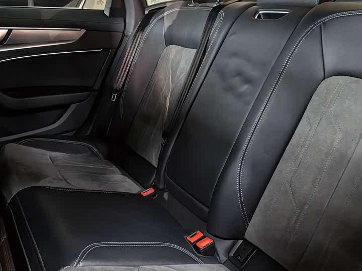 Фото 16 - Audi A6L