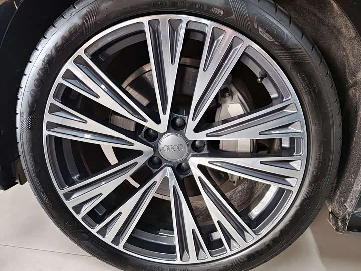 Фото 17 - Audi A6L