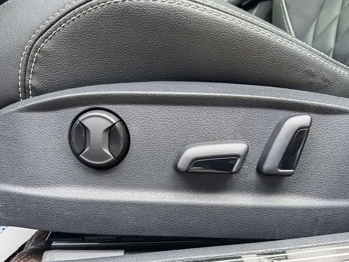 Фото 14 - Volkswagen Magotan GTE Hybrid