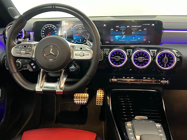 Фото 10 - Mercedes-Benz A-Class AMG