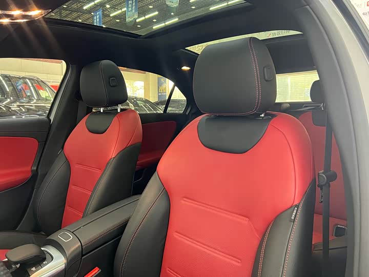 Фото 9 - Mercedes-Benz A-Class AMG