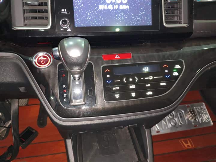 Фото 14 - Honda Elysion