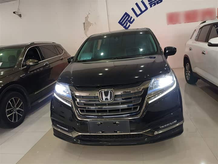 Фото 3 - Honda Elysion