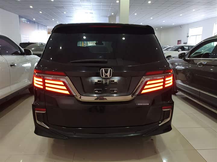 Фото 6 - Honda Elysion