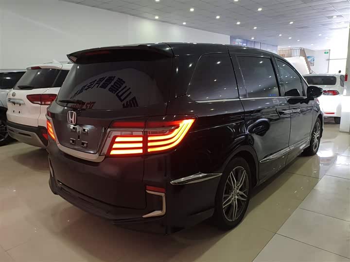 Фото 7 - Honda Elysion