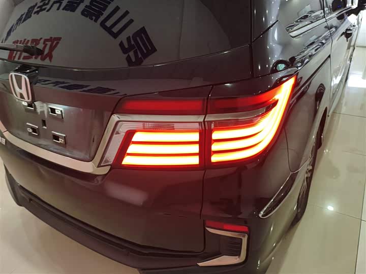 Фото 8 - Honda Elysion