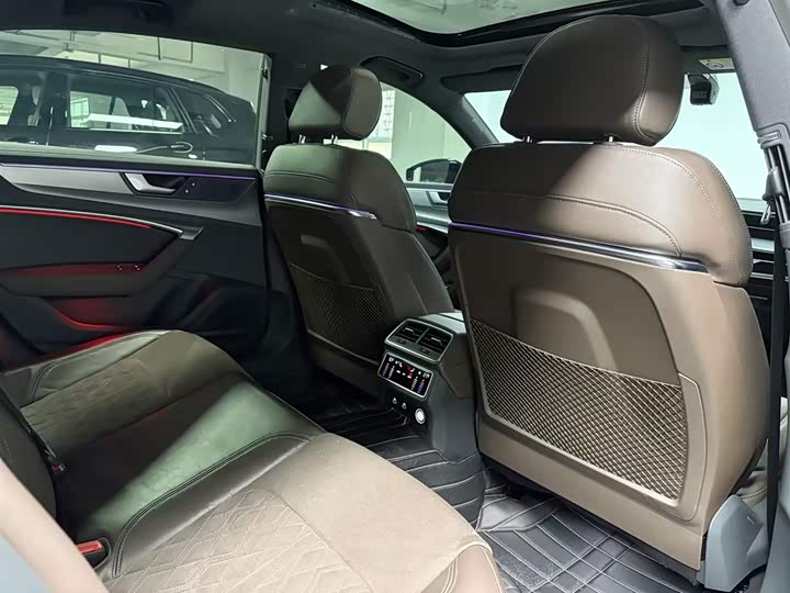 Фото 12 - Audi A7L