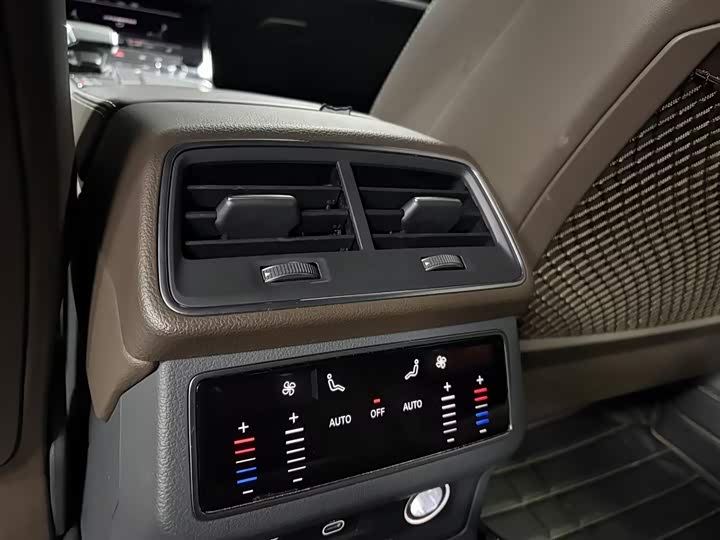 Фото 13 - Audi A7L