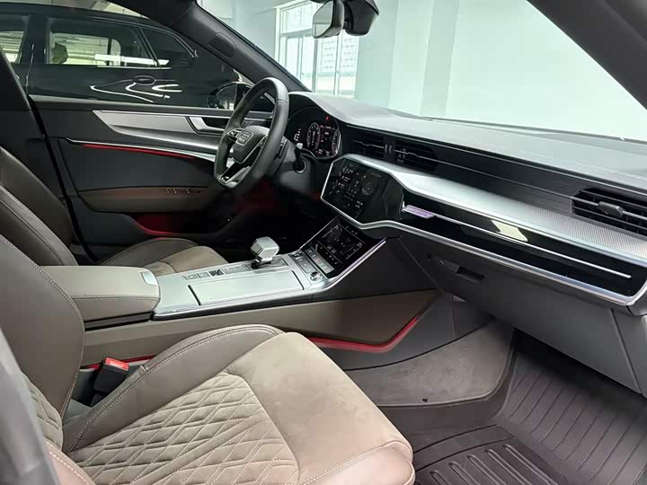 Фото 15 - Audi A7L