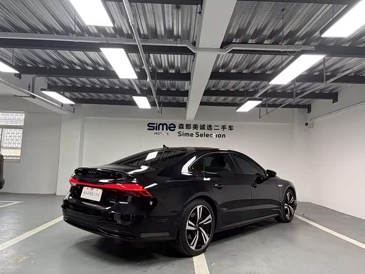 Фото 4 - Audi A7L