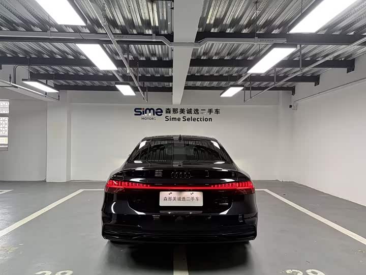 Фото 5 - Audi A7L